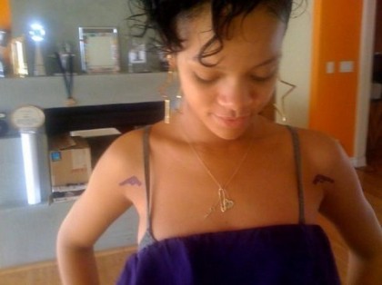 rihanna tattoos gun. Rihanna flew her tattoo artist