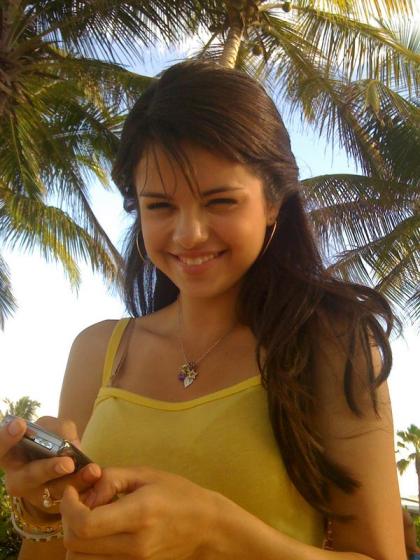 selena gomez photo leaked. Cutie Selena Gomez is havig a