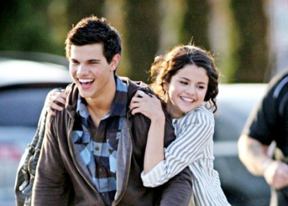 selena gomez dating taylor lautner. As of late, Taylor Lautner and