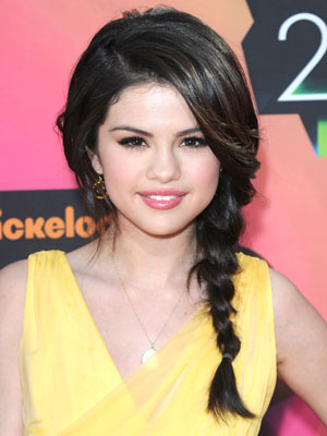 selena gomez hair up styles. Take a tip from Selena, Jen,