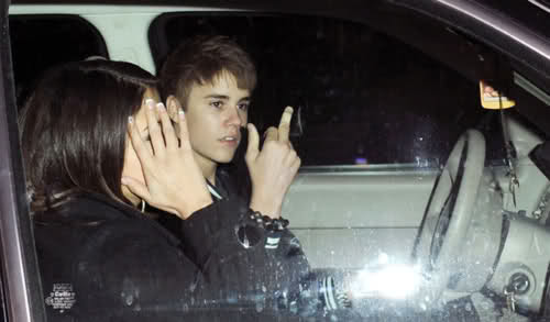 justin bieber driving his car. Justin Bieber showed off his